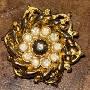Vintage Gold and Pearl Unbranded Flower Brooch